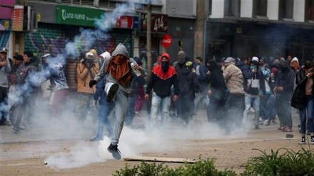 Colombia: polizia uccide uomo con taser