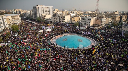 Pawai Penduduk Tehran Mendukung Keamanan Negara 