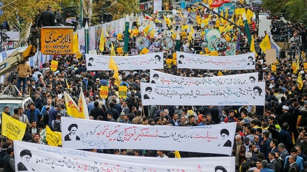 Revolución Islámica de Irán, símbolo de la política de lucha contra la Arrogancia mundial 