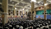 民兵組織バスィージ のメンバー数千人らが、イラン最高指導者と会談