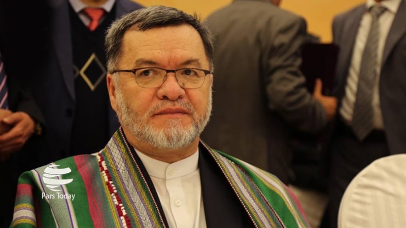 عضو پارلمان سابق افغانستان: سرور دانش مردم را با یک جارو برقی و تلویزیون فریب داد