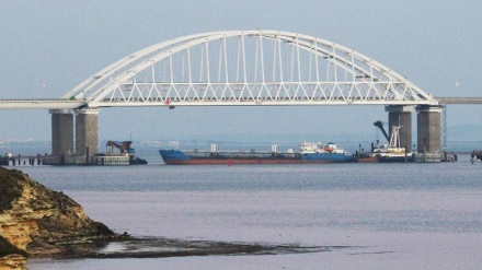 Rusya, Kerç Boğazı'nda el koyduğu gemileri Ukrayna'ya teslim ediyor