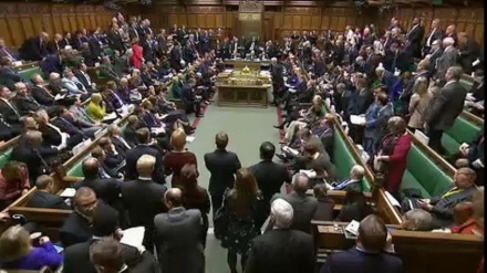 英議会　性的嫌がらせで辞職する女性議員が増加