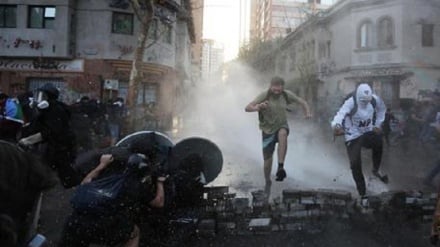 Cile, migliaia in piazza per l'anniversario dell'inizio delle proteste