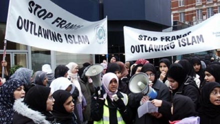 Shkollat franceze refuzojnë dhjetëra vajza myslimane që të veshin mbulesën