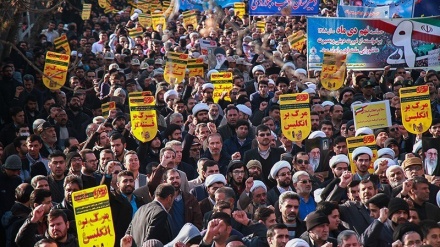   تاکید ایرانیان  بر تقویت روحیه استکبارستیزی در قطعنامه ی پایانی راهپیمائی گرامیداشت نه دی