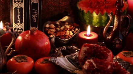 イランで、冬至を祝うシャベヤルダーの儀式（写真）