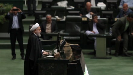 Gobierno de Irán presenta al Parlamento nuevo presupuesto 