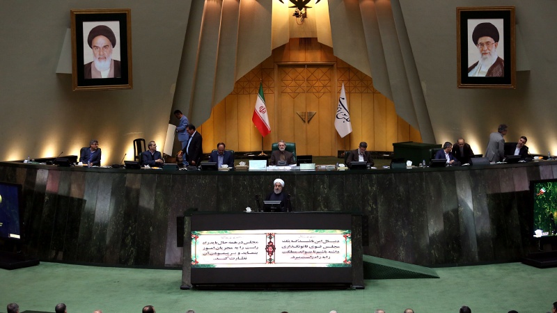 Presupuesto de próximo año iraní, indicadores económicos y expectativas de Gobierno y Parlamento