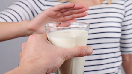 نشانه‌ هایی که می‌گویند باید مصرف شیر را کنار بگذارید