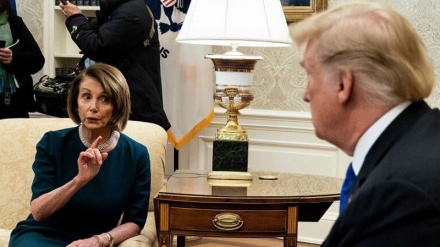 Пелоси АҚШ президентига нисбатан импичмент делосини сенатга юбориш шартини маълум қилди