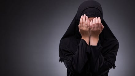 一名英国妇女和一名英国男子袭击一名穆斯林妇女