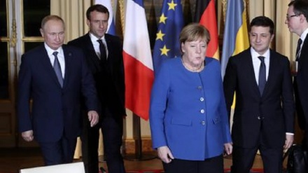 Putin e Zelensky insieme a vertice Parigi