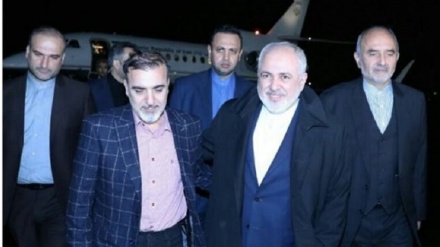 アメリカで拘束されていたイラン人学者が釈放、帰国（動画）