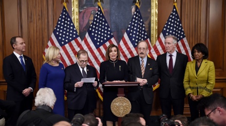 Votohet procesi për shkarkimin e Trump