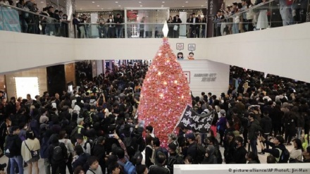 圣诞节夜香港警方袭击示威者