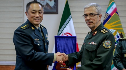 中国军委联合参谋部副参谋中将会见巴盖里少将