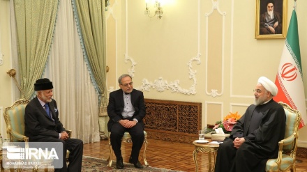 सऊदी अरब को सीरिया, इराक़ और लेबनान के बारे में अपनी नीति बदलनी चाहिएः रूहानी