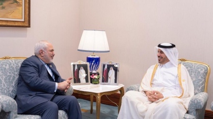 Zarif, Katar-iň premýer ministri bilen duşuşdy