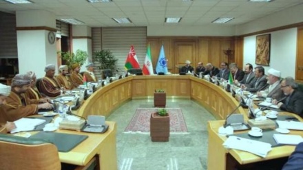 伊朗中央银行行长与阿曼商业和工业大臣会晤