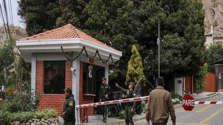 España no iba a ayudar a los asilados a salir de embajada mexicana