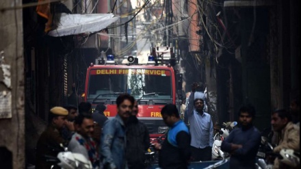 インド・ニューデリーの工場で火災が発生、４３人死亡（動画）