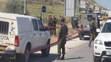 イスラエル人入植者がパレスチナ人の車を破壊