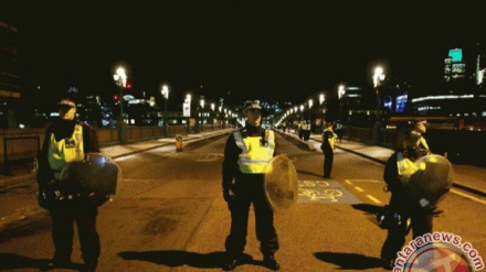 Sebuah Mobil Tabrak Kerumunan Siswa di London