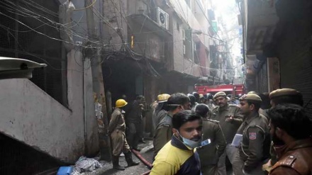 नई दिल्ली में एक कारख़ाने में लगी आग, 43 की मौत दर्जनों घायल