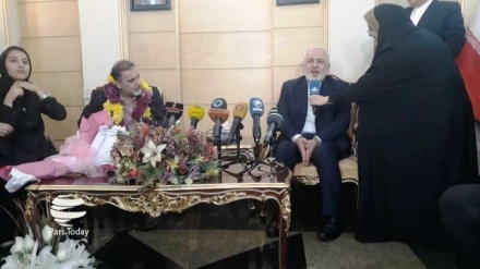 扎里夫：伊朗科学家的科学成就在敌人眼中是荆棘