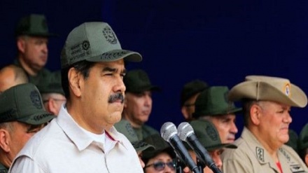 Maduro annuncia esercitazioni militari permanenti