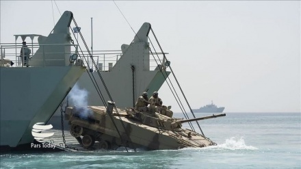 伊俄中军事演习；有效的地区安全模式