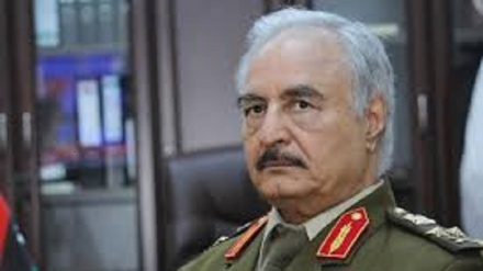 Mezzi militari Emirati ad Haftar