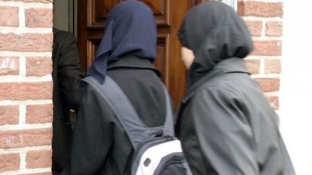 比利时学校禁止学生戴头巾