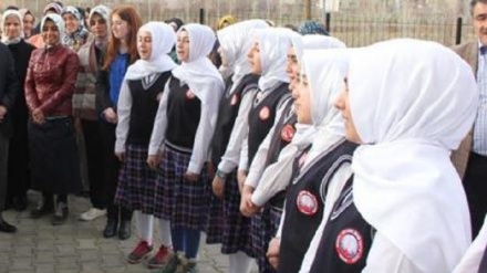 “周五宗教组织”领导人呼吁阿塞拜疆取消该国的戴头巾禁令