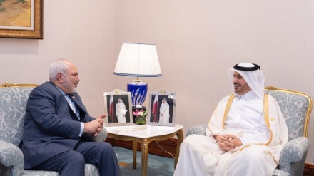 Zarif meets Qatari PM in Doha 