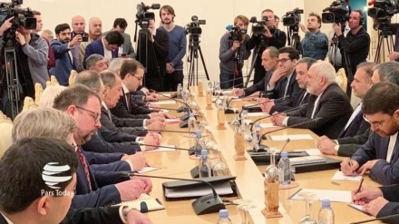 Зариф: Эрон ва Россия минтақада тинчлик ўрнатиш пайидалир