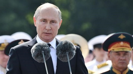 Путин Россия денгиз кучлари потенсиалини янада кучайтиришни таъкиадлади