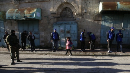 החיילים הישראלים עצרו פלסטינית בת 17 תושבת חברון