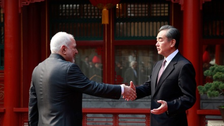 イラン外相が、モスクワから北京に向けて出発