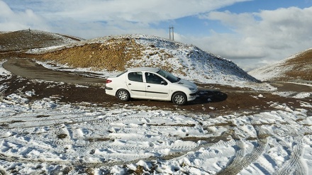 Perbukitan Qazvin Memutih Tertutup Salju (2)