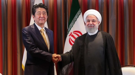 安倍晋三宣布鲁哈尼总统访日