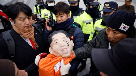 Demonstran di Seoul: Korsel Bukan Jajahan Amerika !