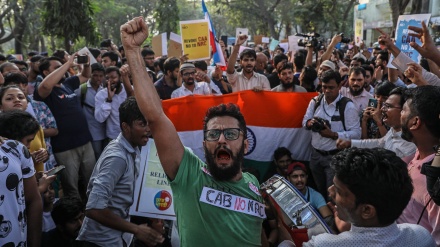 Vriten 50 njerëz, plagosen 288 të tjerë në Indi