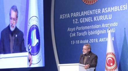 イラン国会議長、「シリア問題解決でのイラン、トルコ、ロシアの活躍が米とテロリストの挑発行為を粉砕」