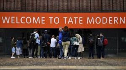 Londra, vandalo danneggia un'opera milionaria di Picasso