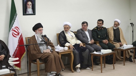 Pertemuan Rahbar dengan Staf Kongres Syuhada Hormozgan (2)