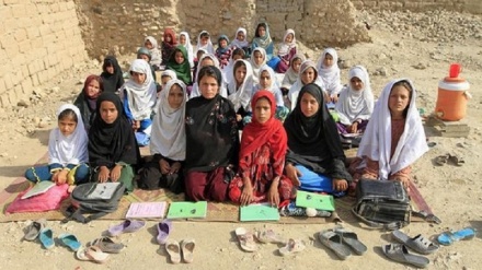 ترک تحصیل دختران افغانستان به علت جنگ و ناامنی