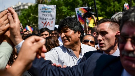 Morales se une a marcha de Madres de Plaza de Mayo en Argentina