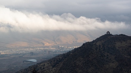 Kabut Selimuti Derak Highland Park di Shiraz (2)
